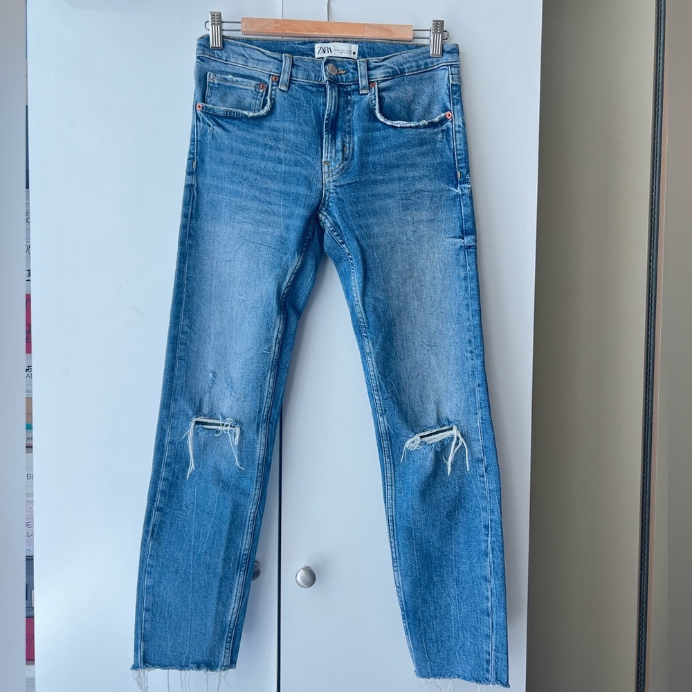 Zara | Mid Rise Straight Leg Ankle Ripped Jeans